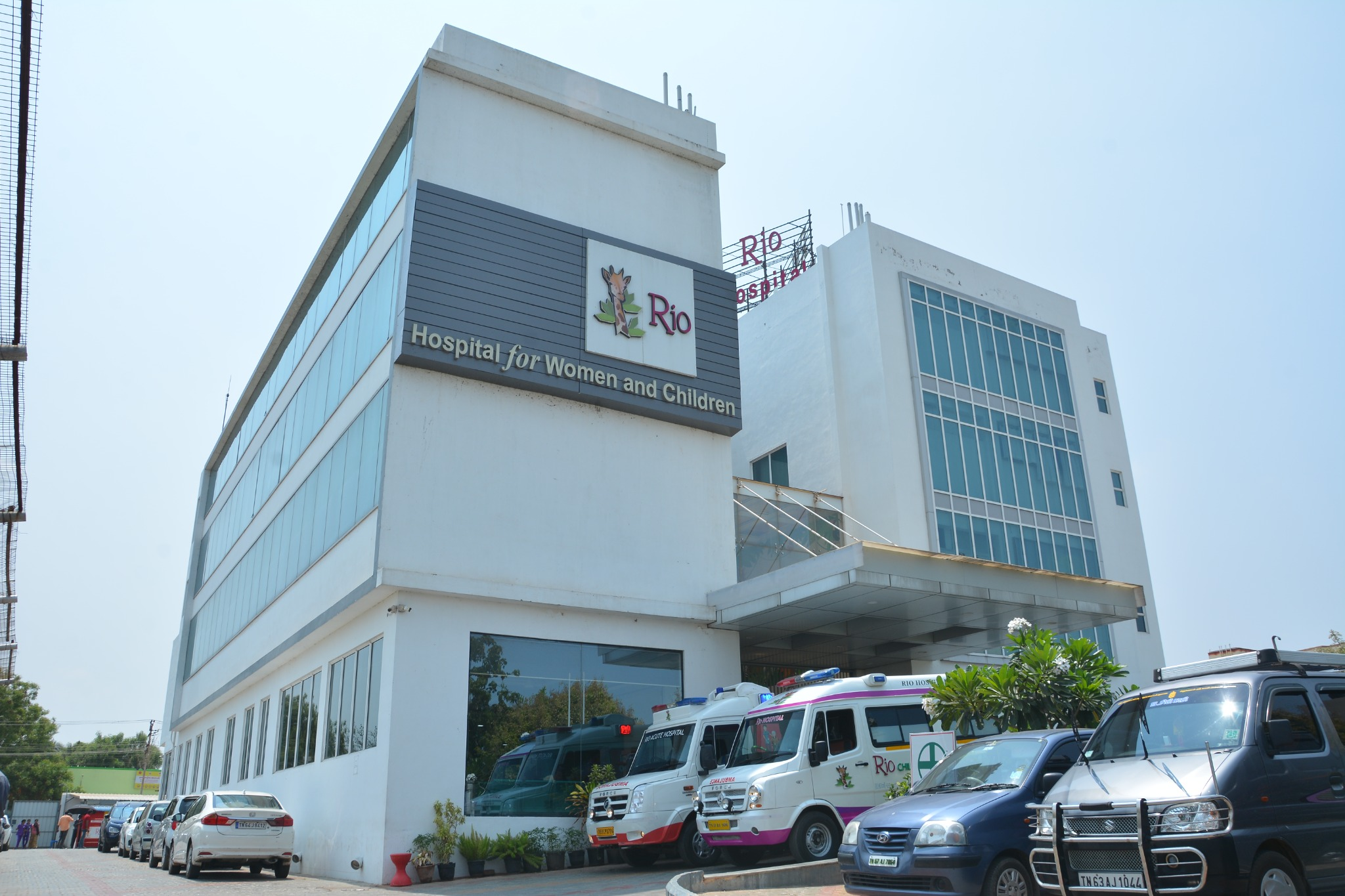 Mother holding her newborn at Rio Children's Hospital